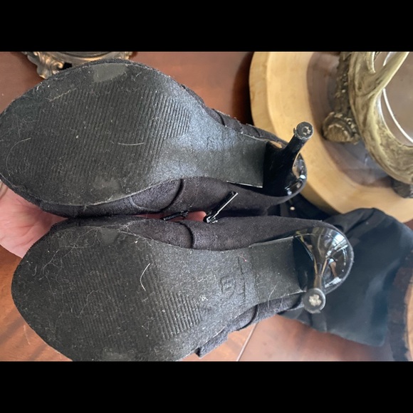 Black suede buckle stills to boots size 6 - Picture 2 of 2